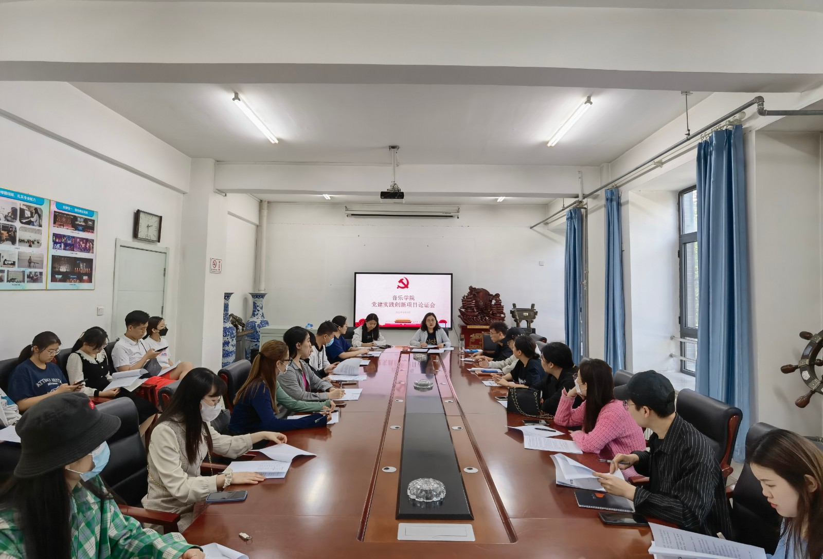 4月23日,日本色情
党委举行学生党建实践创新项目立项论证会.jpg