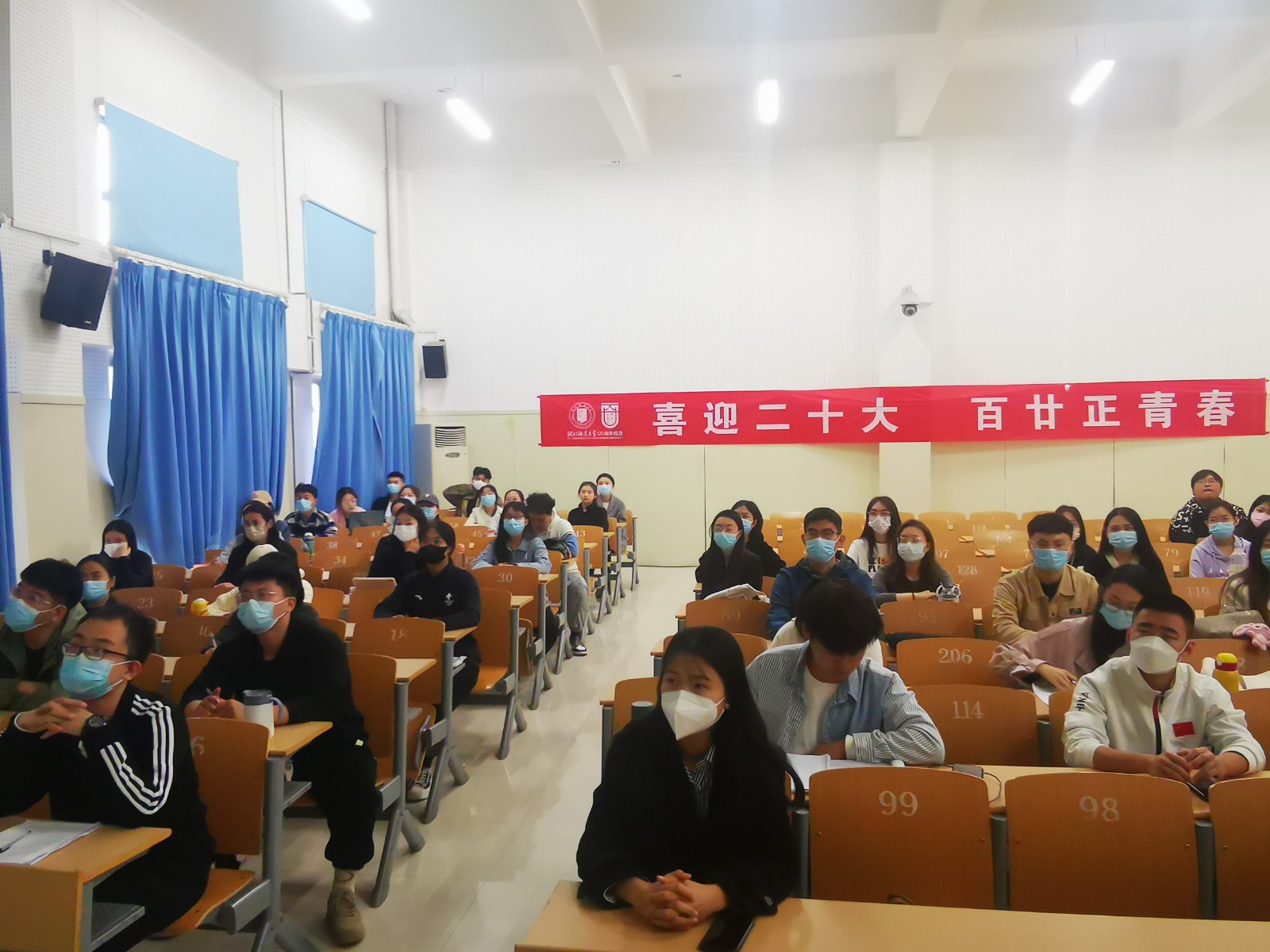 日本色情
分会场入党积极分子观看照片-1.JPG