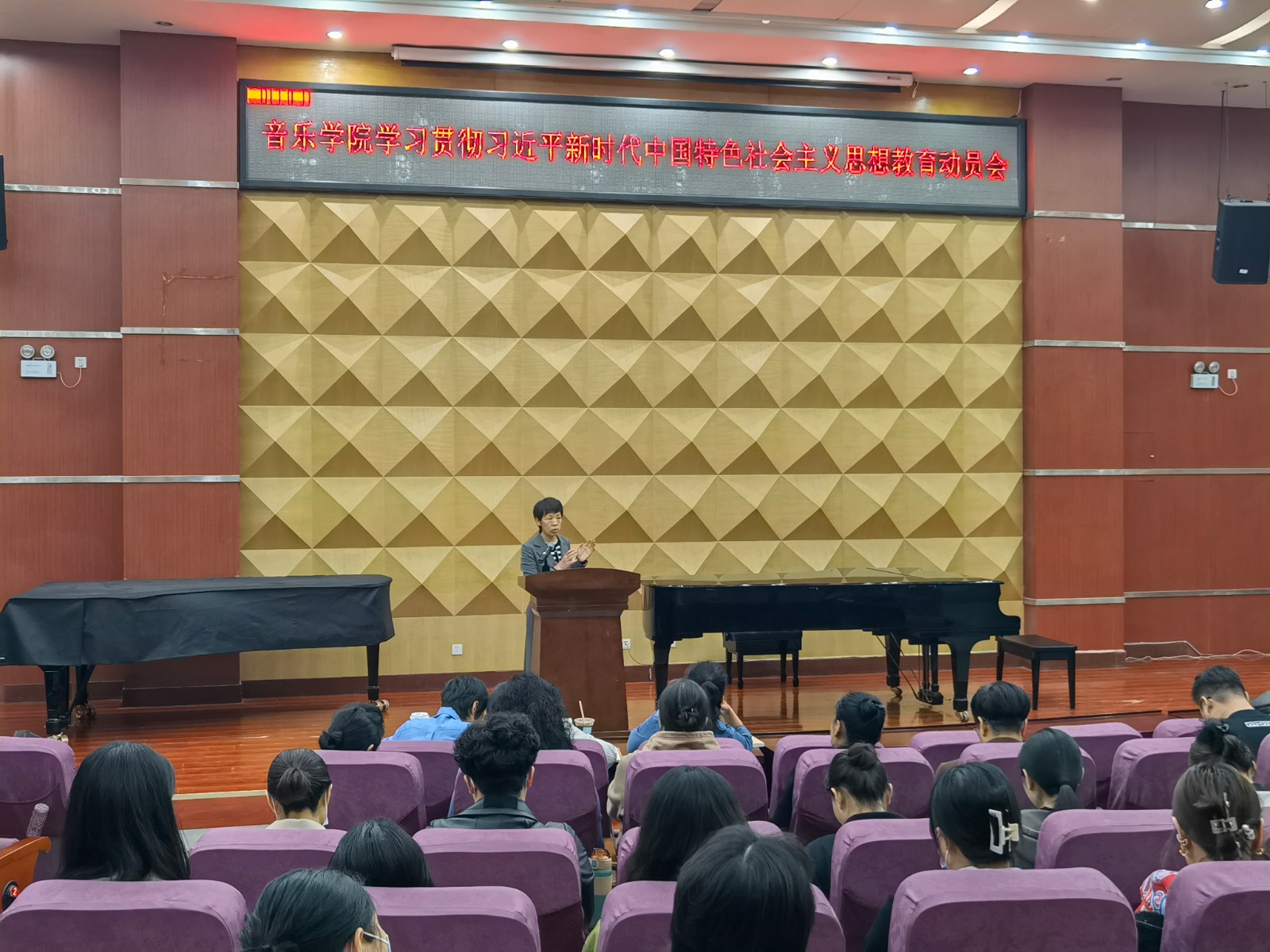 日本色情
主题教育动员大会.jpg